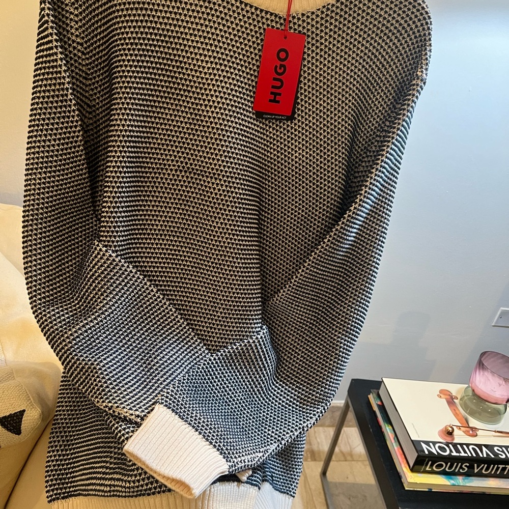 Boss long sleeve sweater. Size: XXL